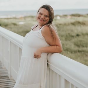 HUGE DRESS/ ROMPER DROP TONIGHT :))